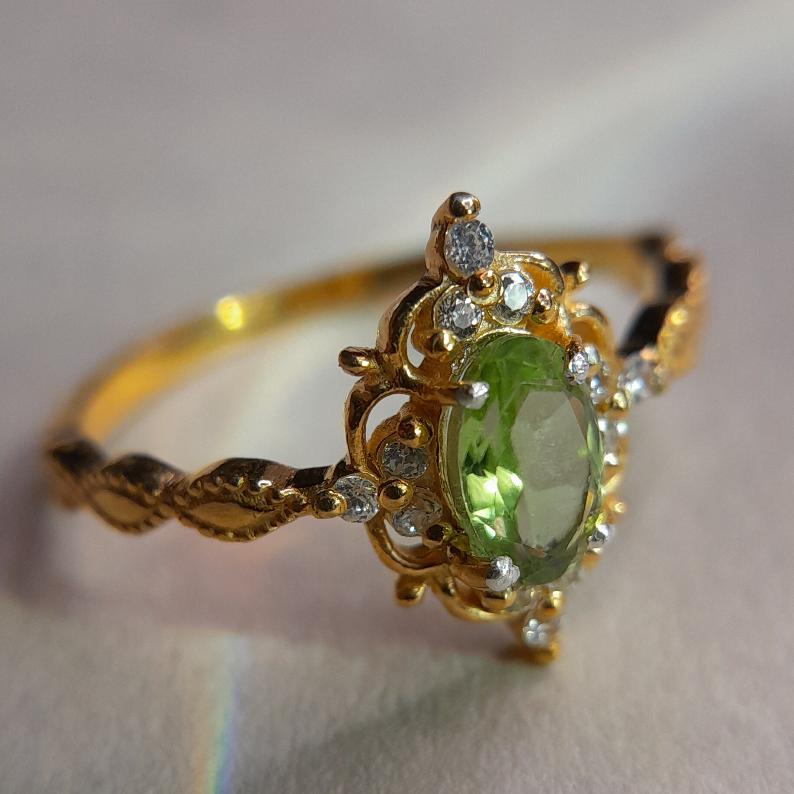 Helio Peridot Ring