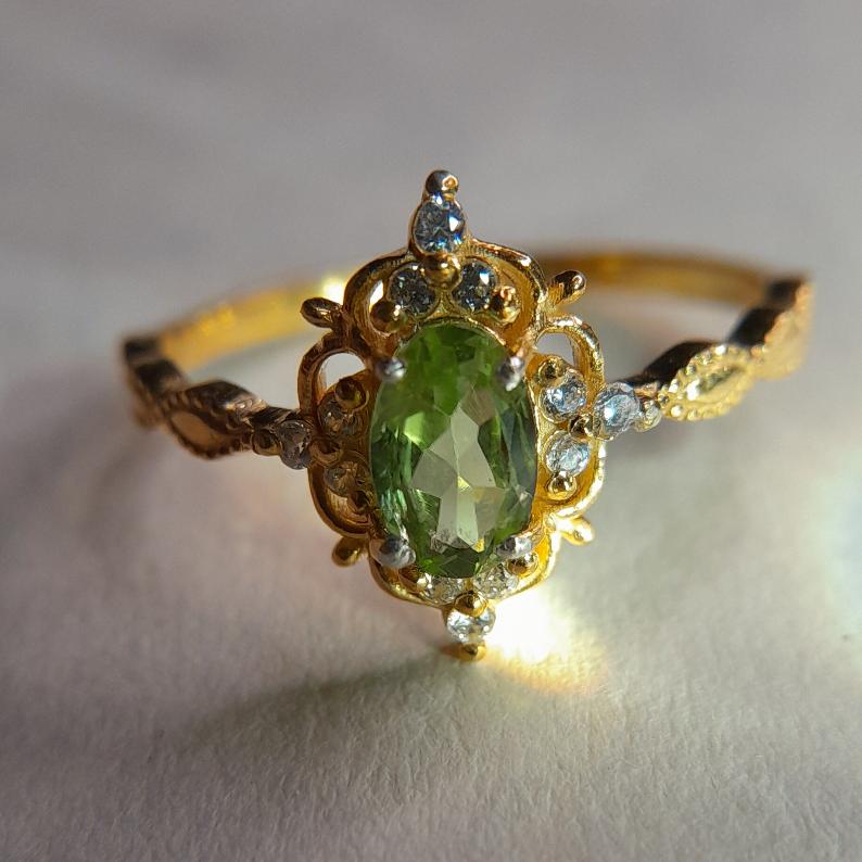 Helio Peridot Ring