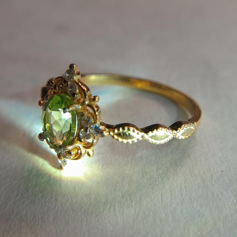 Helio Peridot Ring