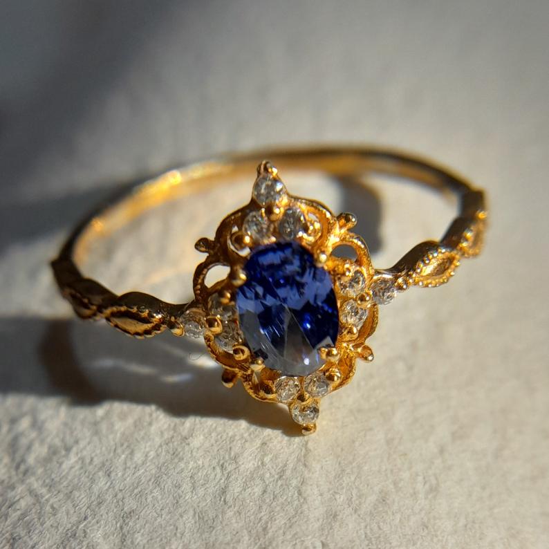 Helio Tanzanite Ring