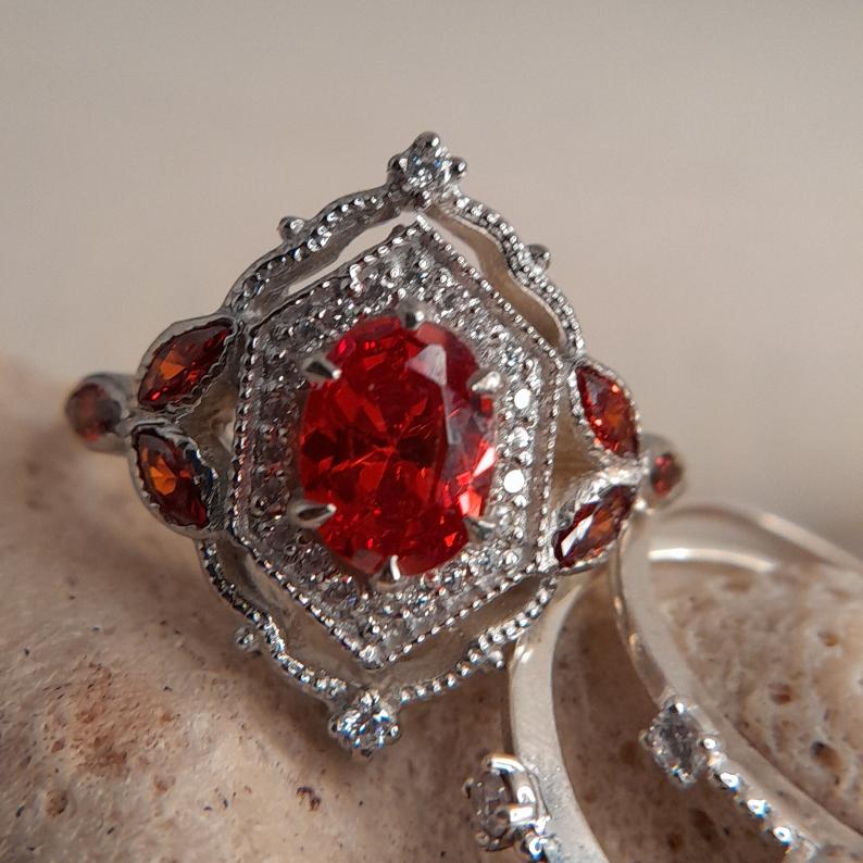 Regal Garnet ring - djoyr