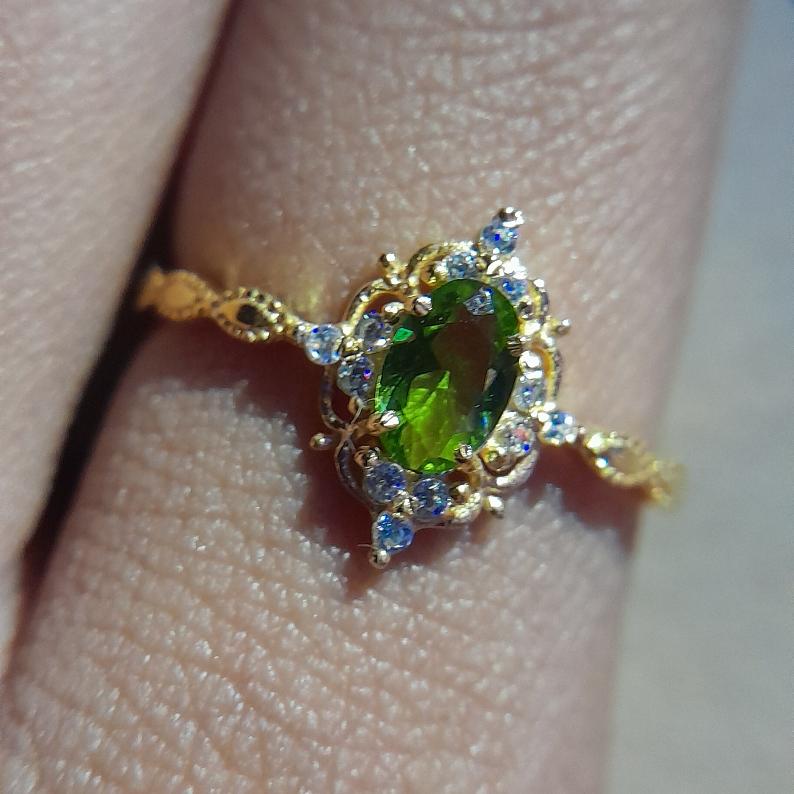 Helio Peridot Ring