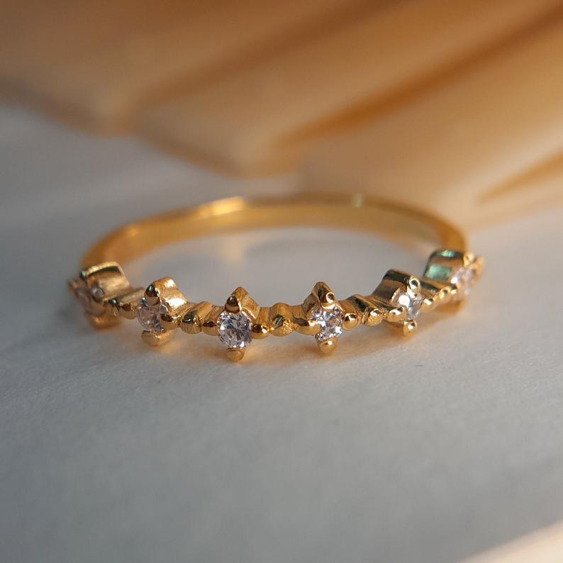 Moissanite Pinprick Band - djoyr
