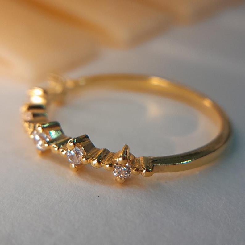 Moissanite Pinprick Band - djoyr