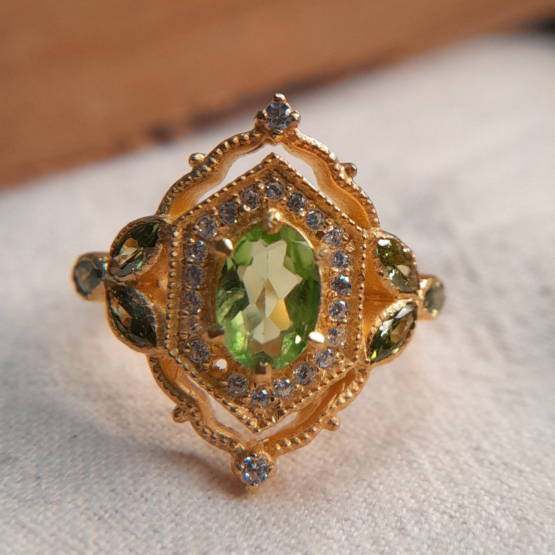 Regal Peridot Ring - djoyr
