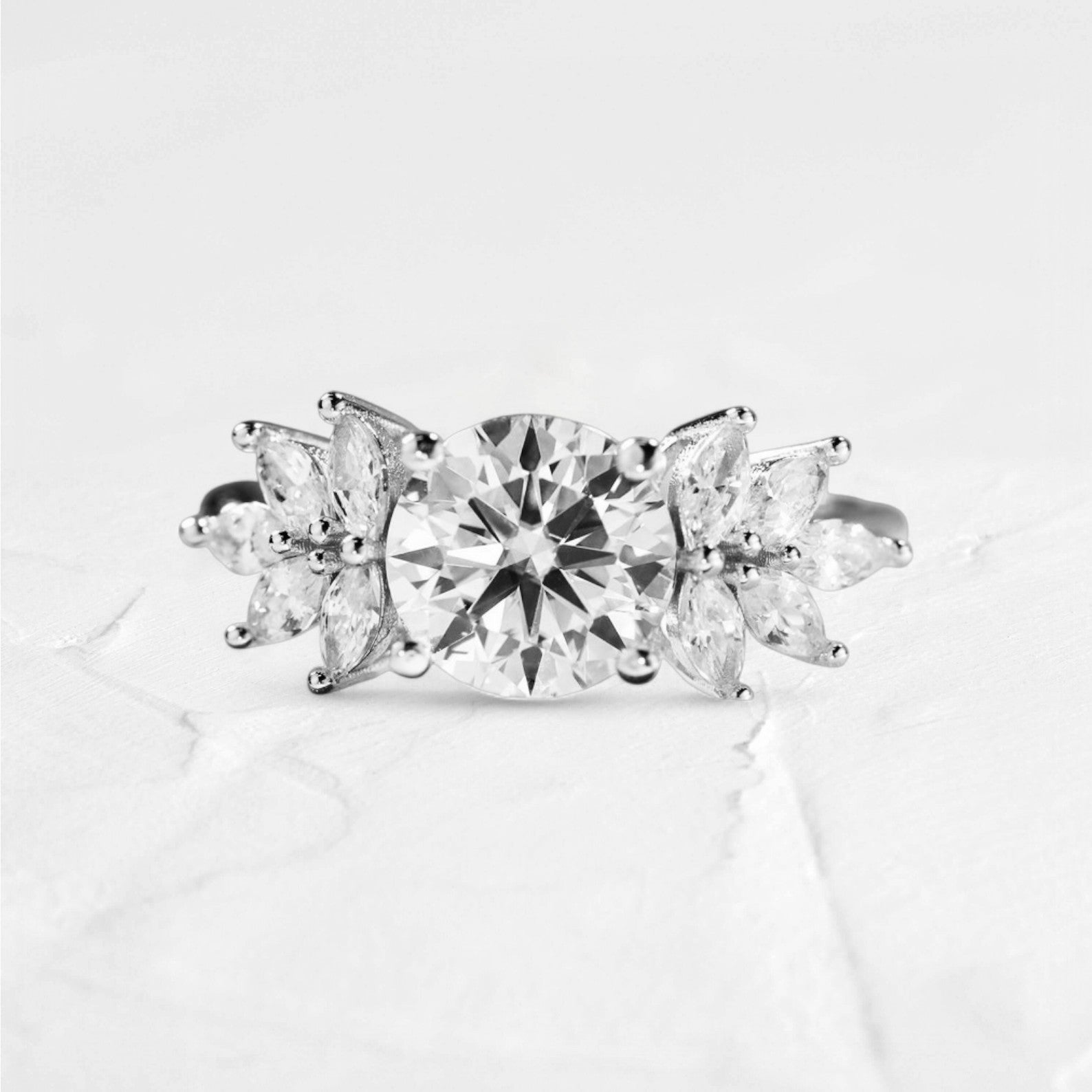 1CT Cluster Lab Diamond Round Cut Prong Ring - djoyr