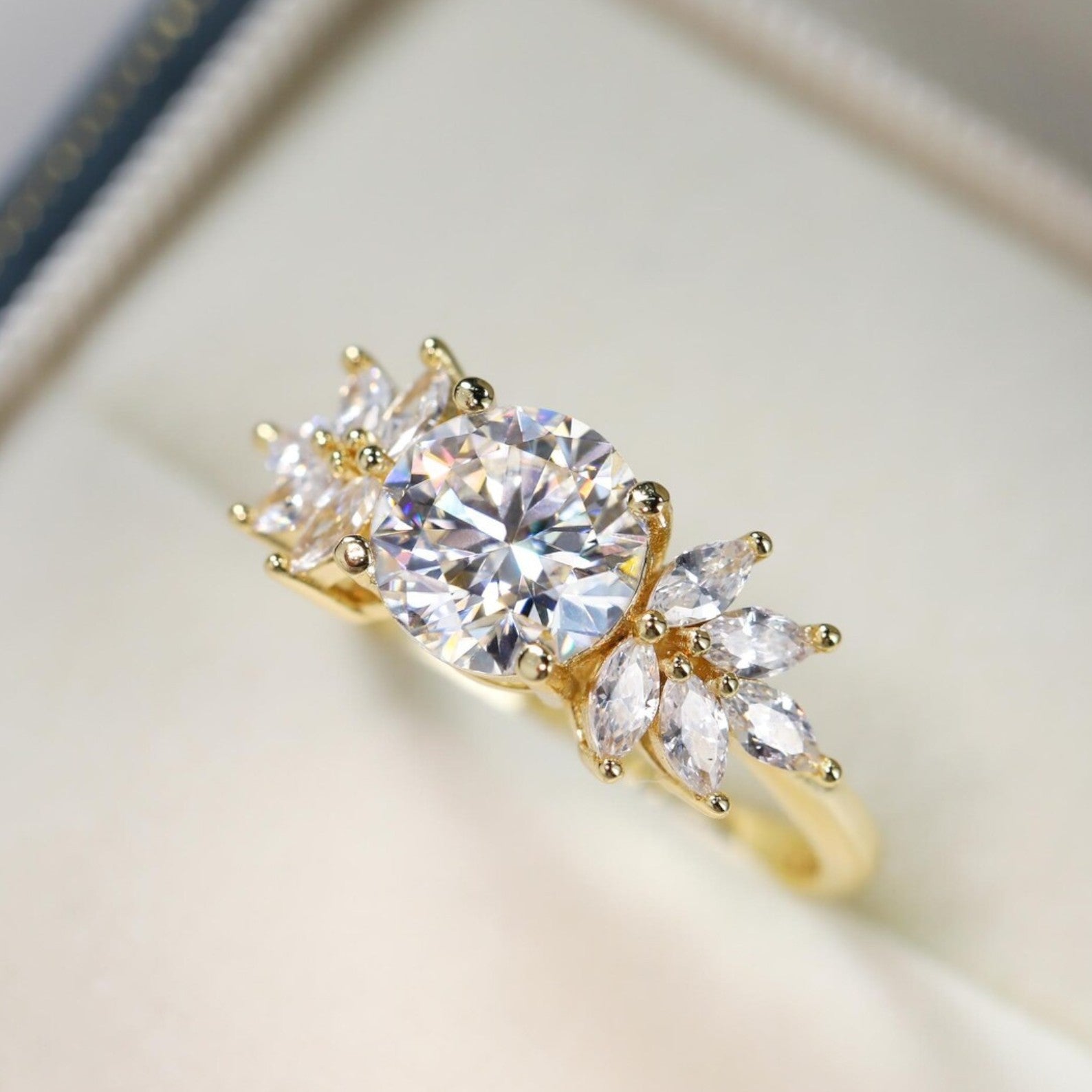 1CT Cluster Lab Diamond Round Cut Prong Ring - djoyr