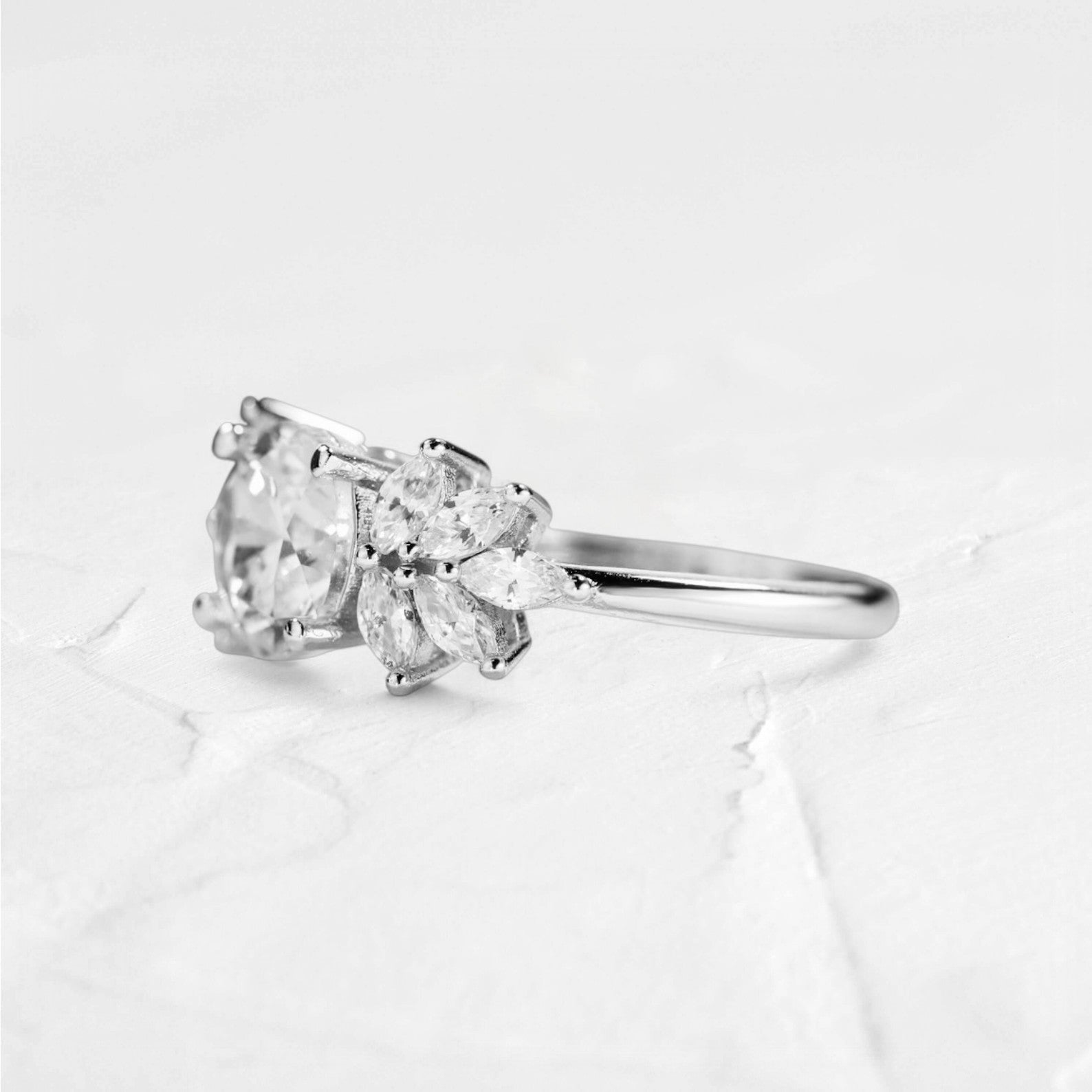 1CT Cluster Lab Diamond Round Cut Prong Ring - djoyr