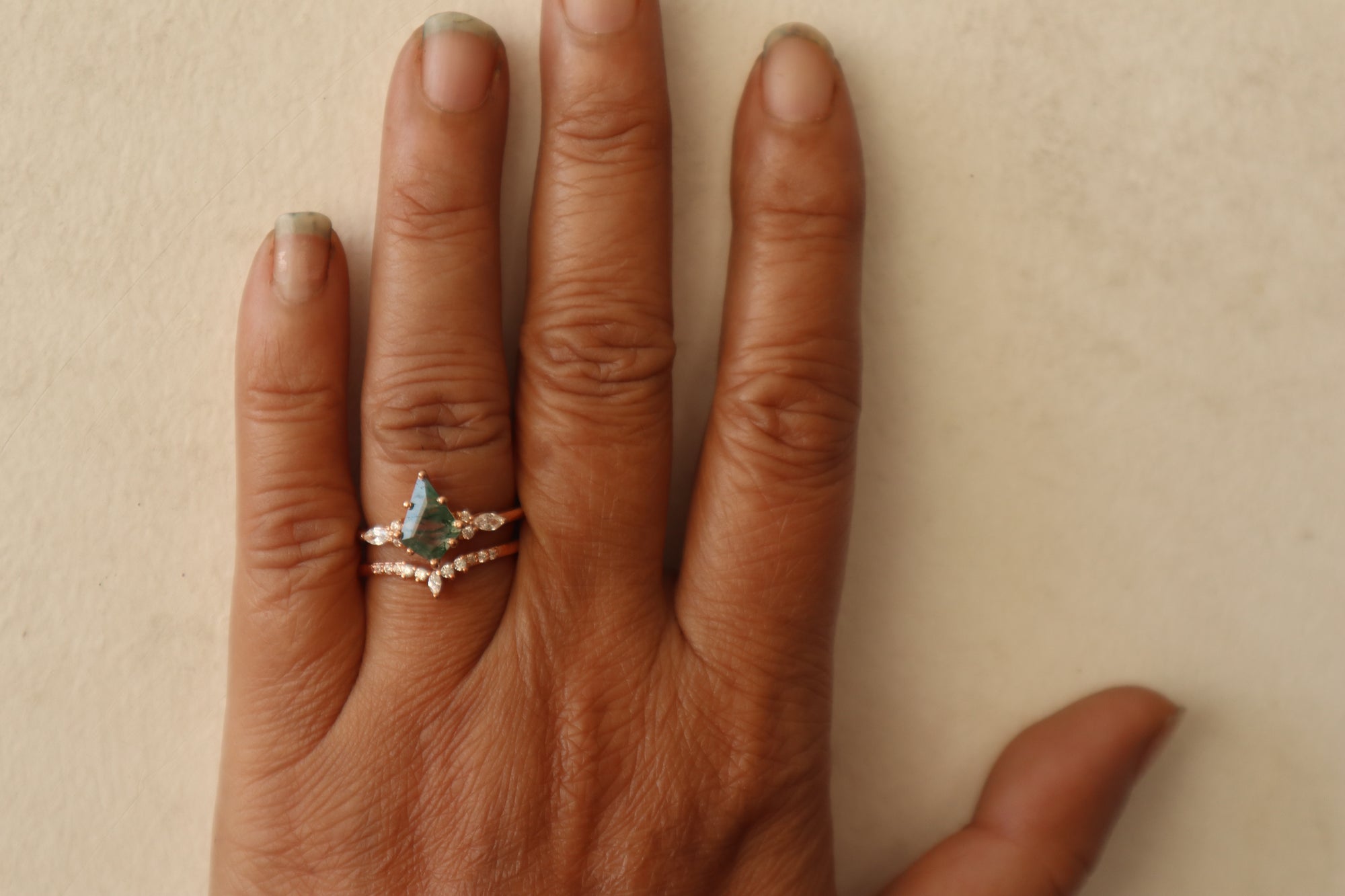 Kite Shaped Natural Green Moss Agate Ring Set - djoyr