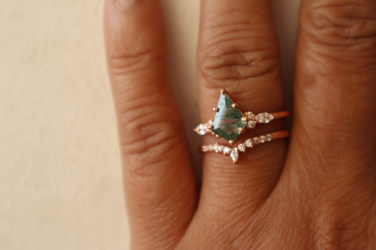 Kite Shaped Natural Green Moss Agate Ring Set