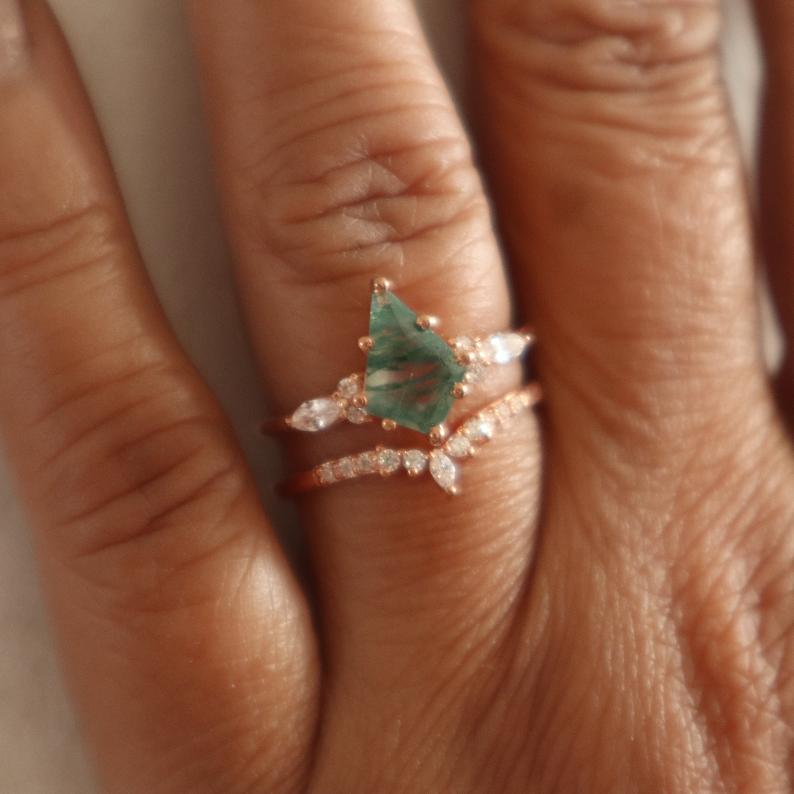 Kite Shaped Natural Green Moss Agate Ring Set