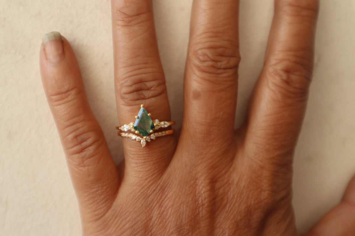 Kite Shaped Natural Green Moss Agate Ring Set