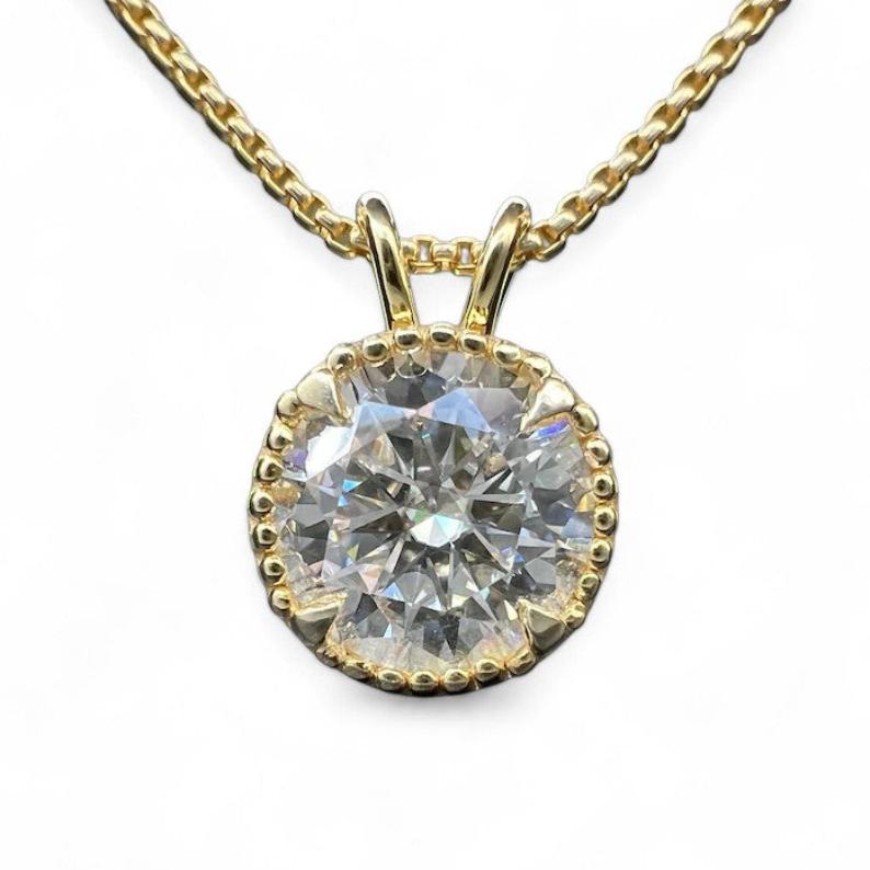 High-quality 4.00-carat round lab-grown diamond, E-F color, VVS clarity, 10.00 mm diameter, with excellent luster and radiant sparkle."