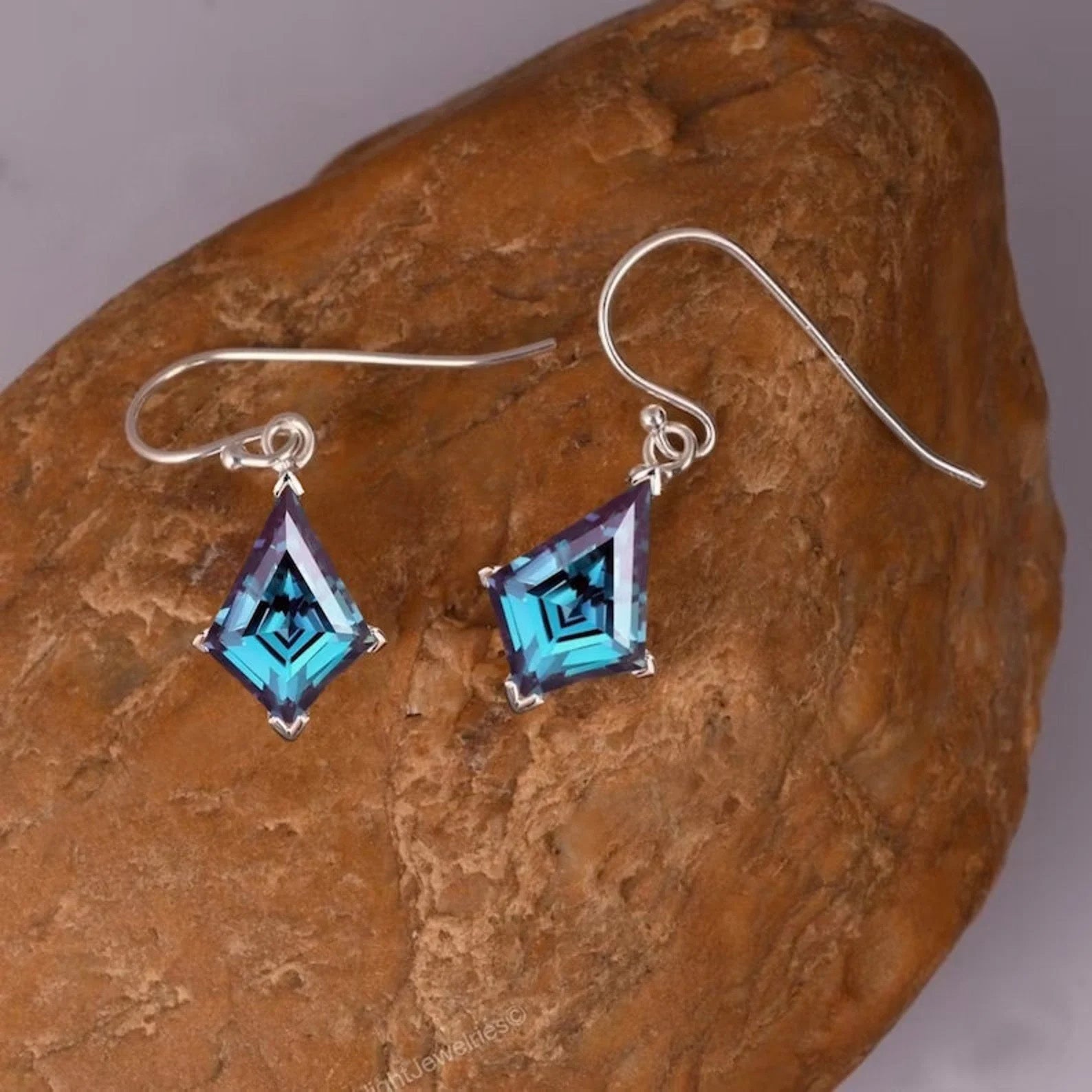 Kite Shaped Lab Alexandrite Drop Earrings - djoyr