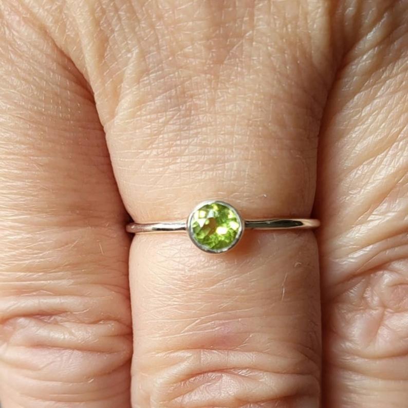 Peridot Iris Ring - djoyr