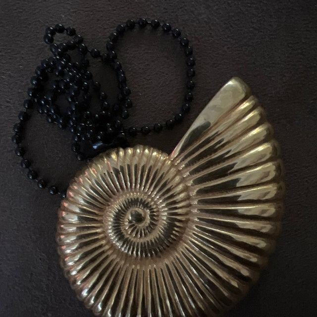 Gold Vermeil shell necklace - djoyr