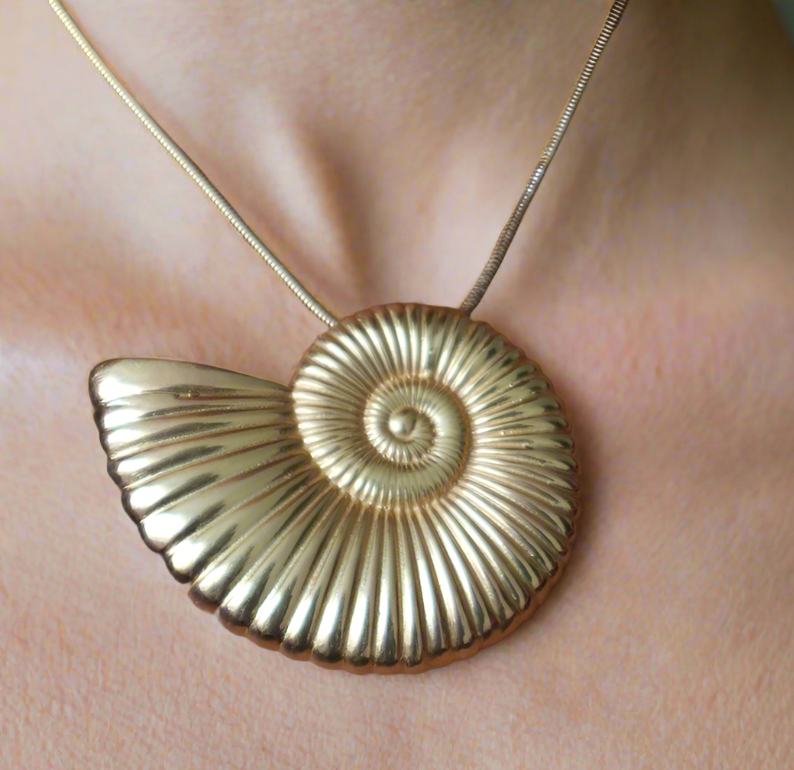 Gold Vermeil shell necklace - djoyr