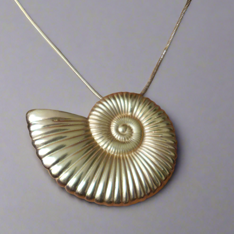 Gold Vermeil shell necklace - djoyr