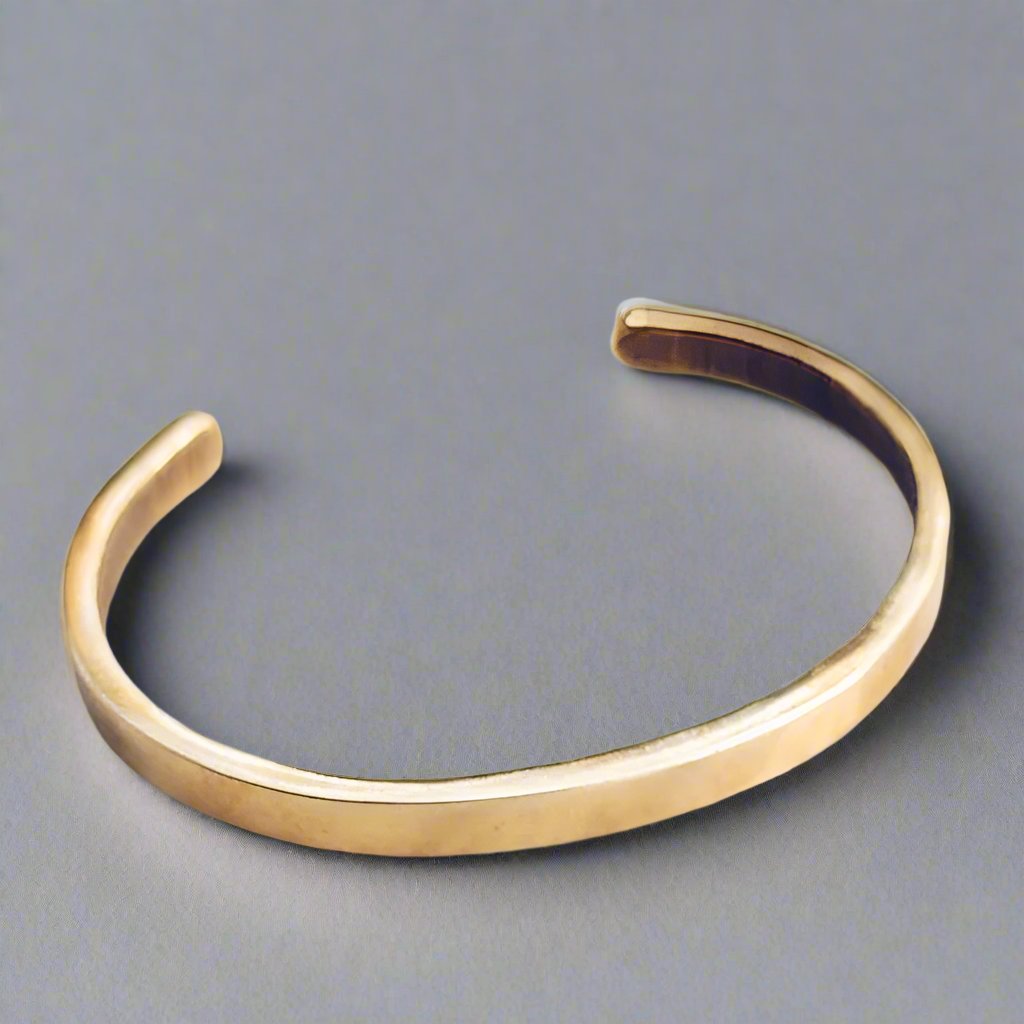 Arka Solid Gold Cuff - djoyr