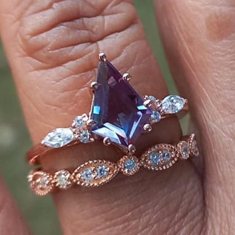 Alexandrite delta Ring Set