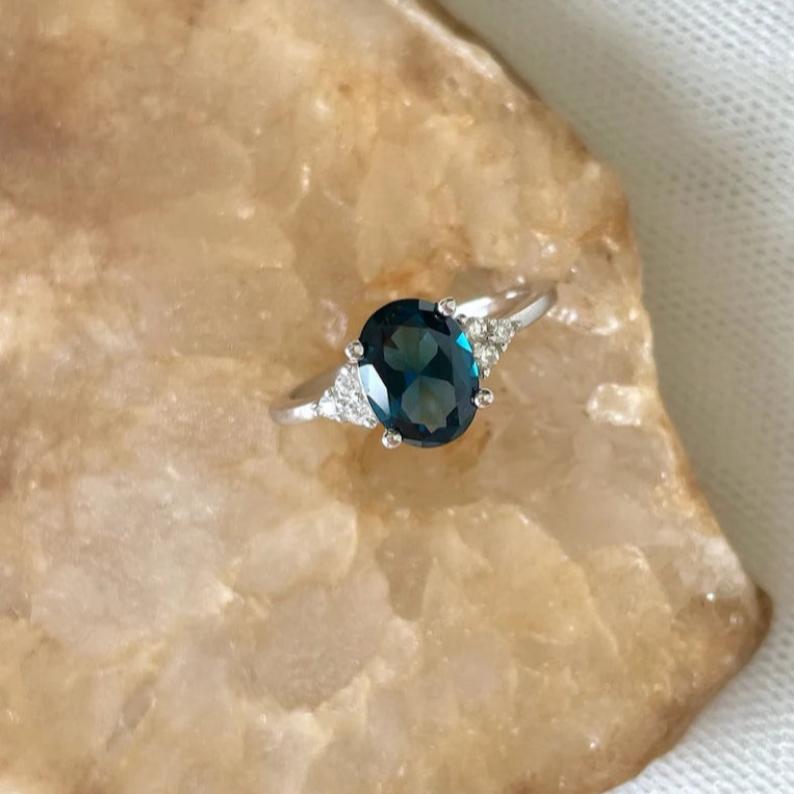 Lab Grown Peacock Sapphire Ring - djoyr