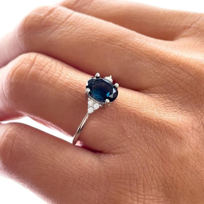 Lab Grown Peacock Sapphire Ring - djoyr