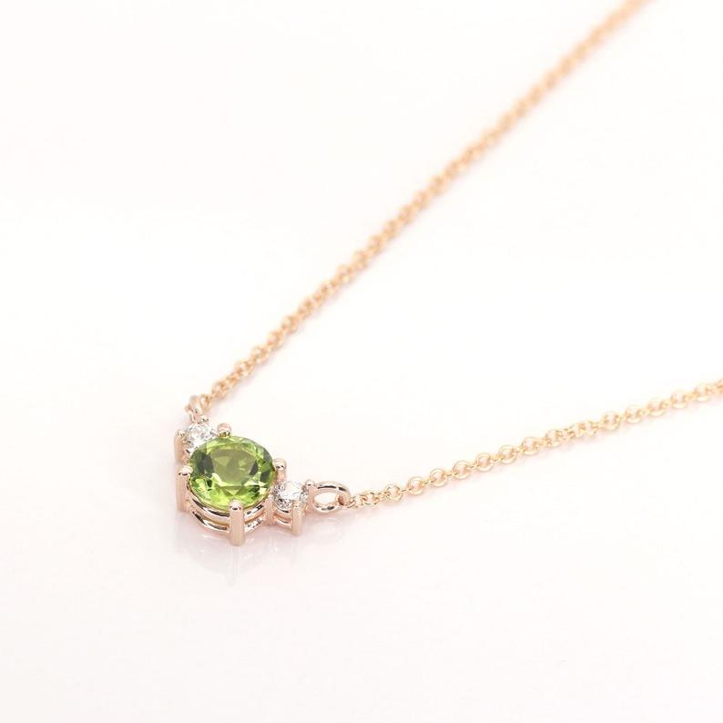 Peridot Centering Necklace - djoyr