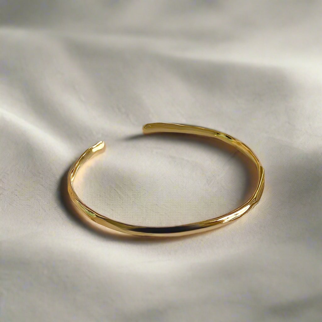 Arka thin Gold Cuff