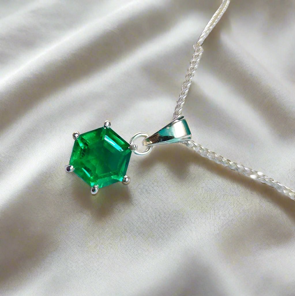 Lab Emerald Hexe Pendent - djoyr