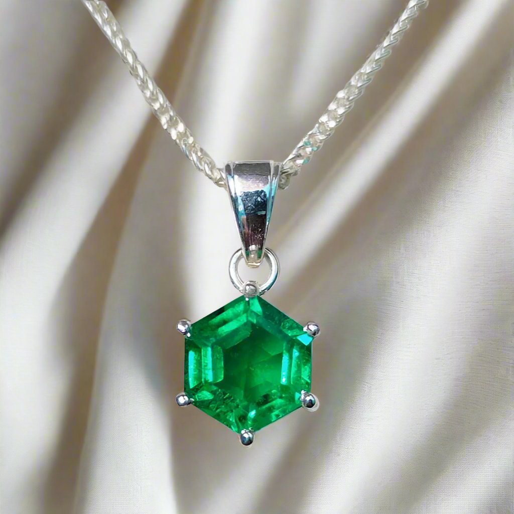 Lab Emerald Hexe Pendent - djoyr