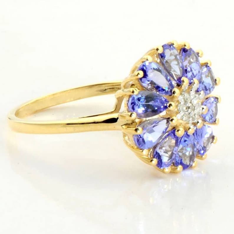 Fioritura Ring in Tanzanite