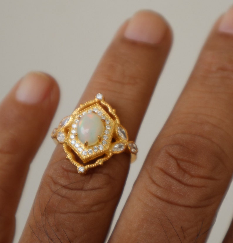 Regal Opal Ring in gold vermiel