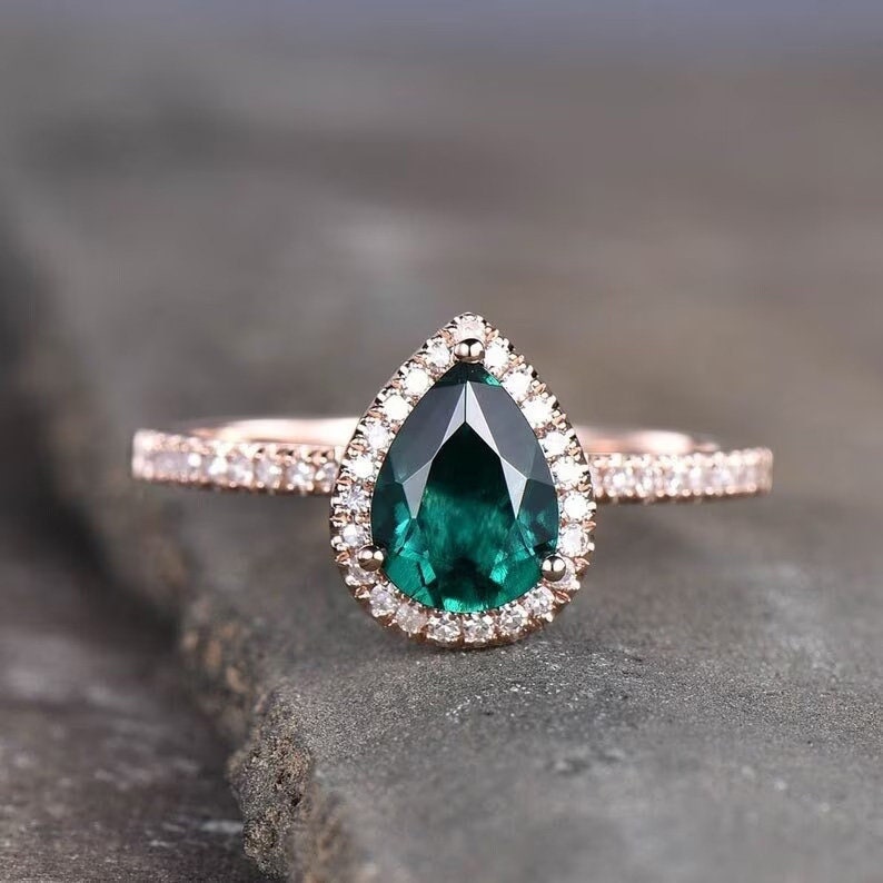 Emerald Pear halo - djoyr