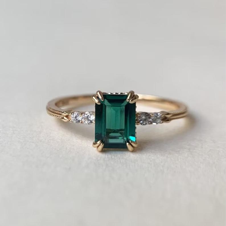 Emerald Whisper Ring - djoyr