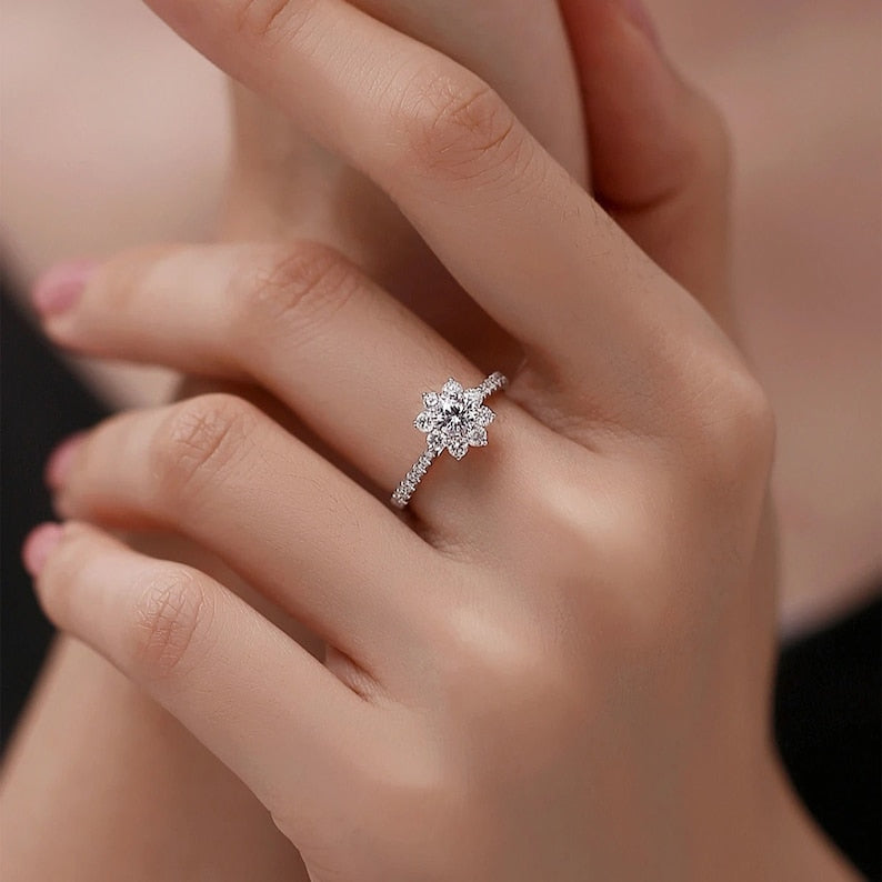 Moissanite Sunflower Ring - djoyr