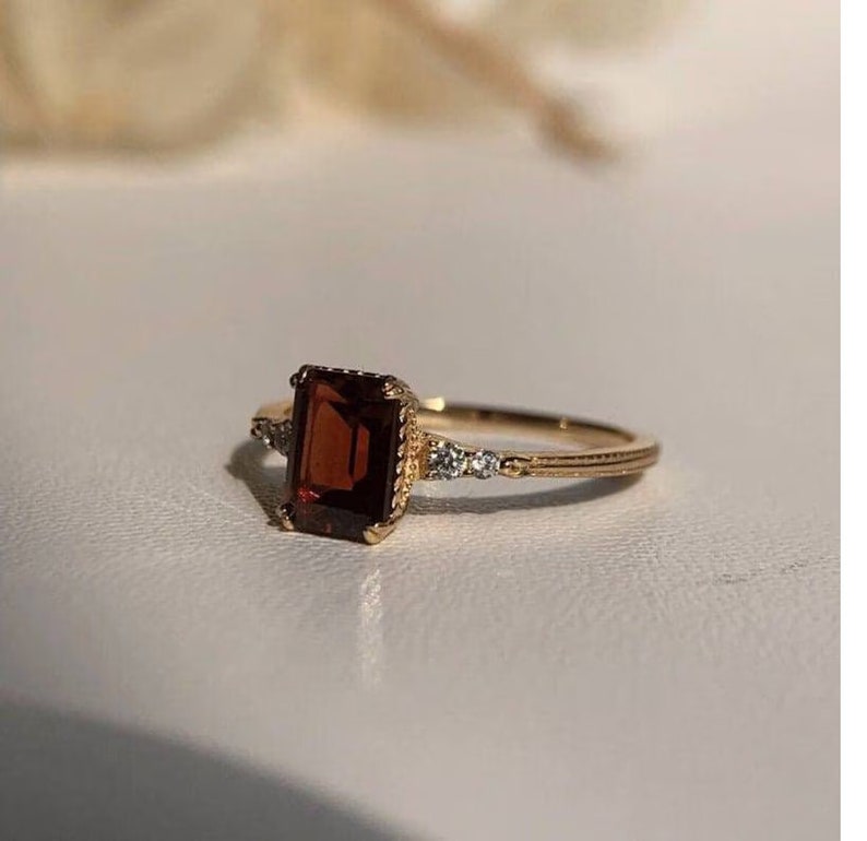 Garnet Whisper Ring - djoyr