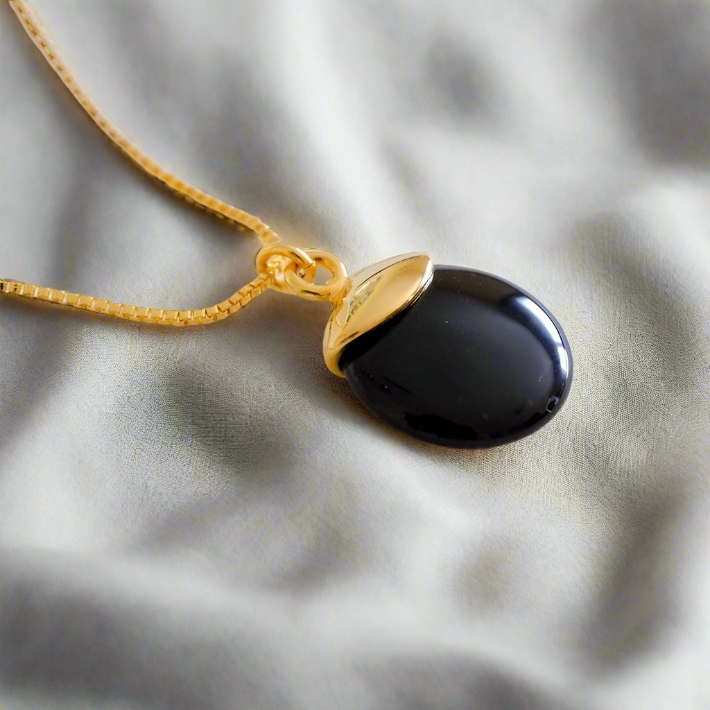 Black Onyx Tomate Pendant