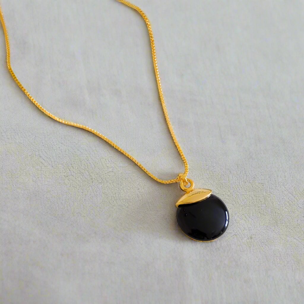 Black Onyx Tomate Pendant