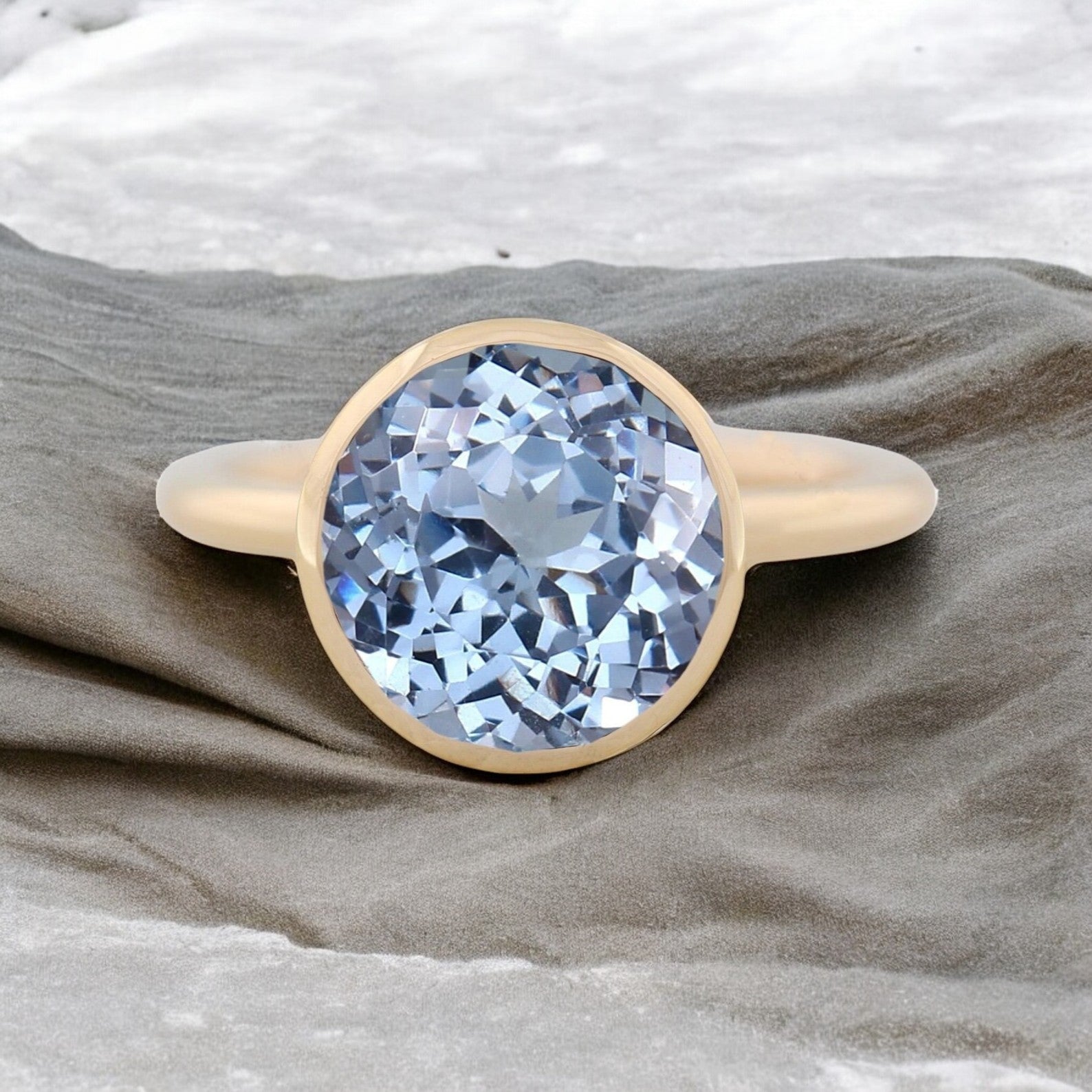 Aquamarine Bezel Solitaire ring - djoyr
