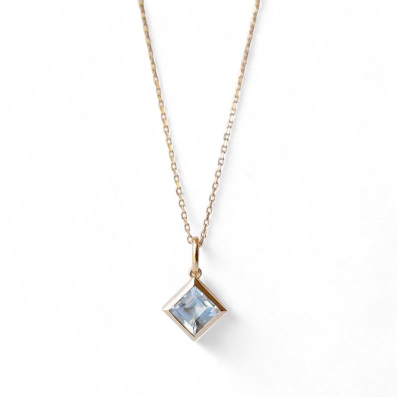 Square-cut aquamarine pendant
