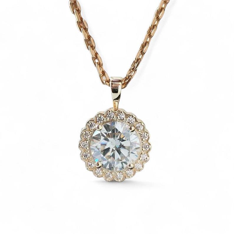 Moissanite Swell Necklace