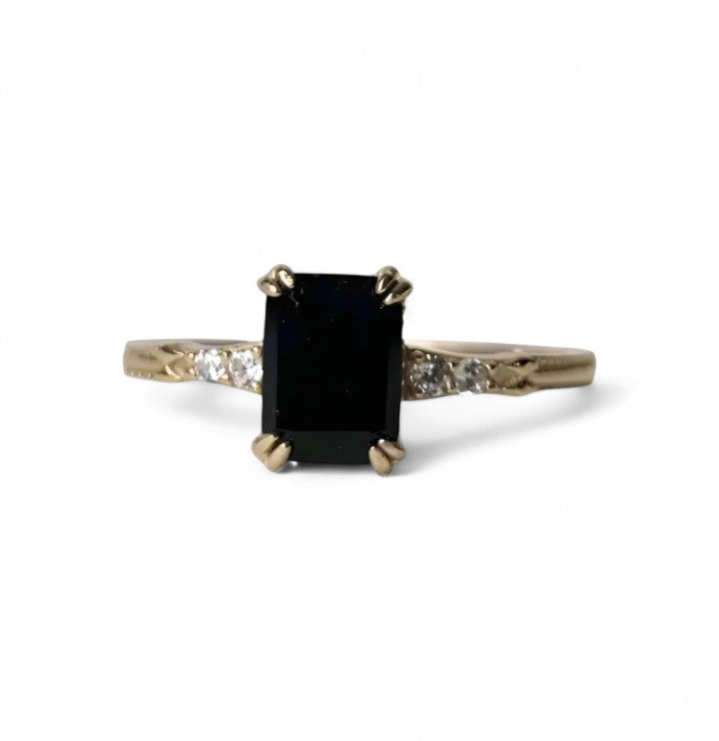 Ebon Elegance Ring - djoyr