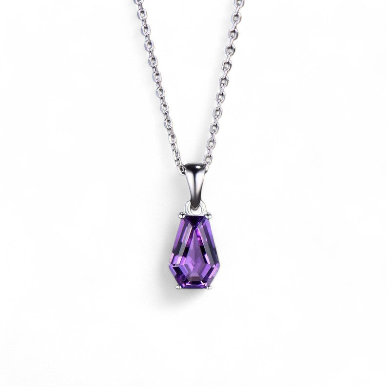 Amethyst Oblong Cut Pendent - djoyr