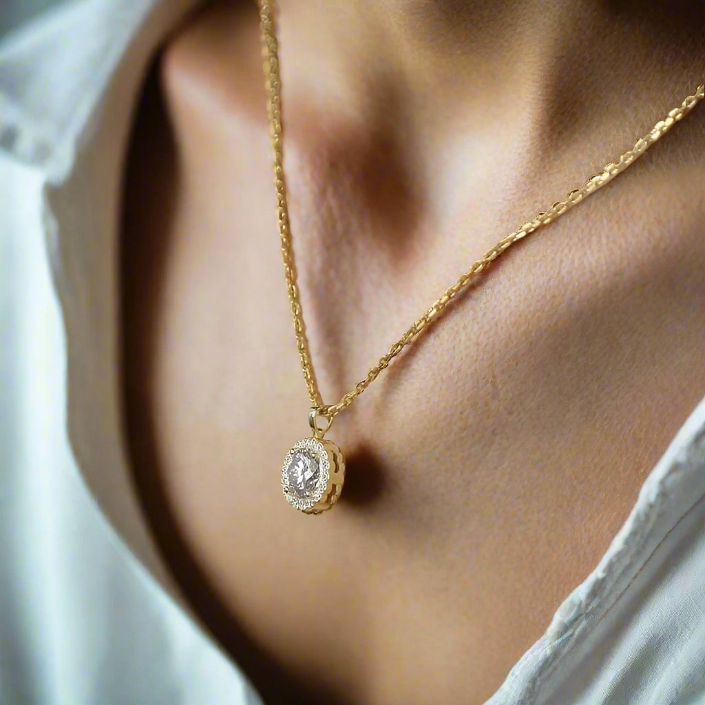 Moissanite Swell Necklace