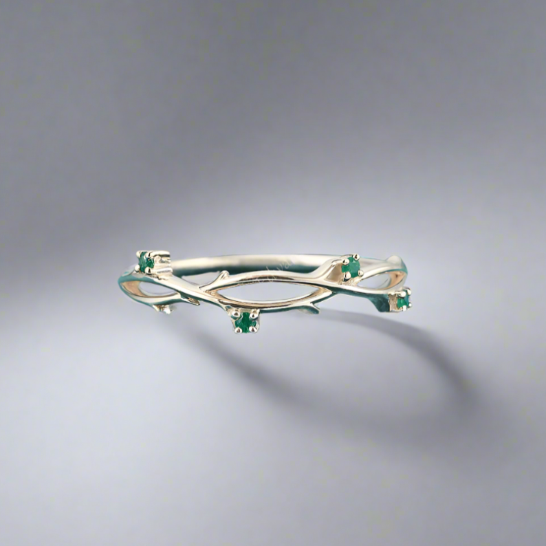 Vintage Emerald Garland's Embrace - djoyr